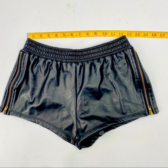 Pants - Vegan leather shorts with side zipper detail